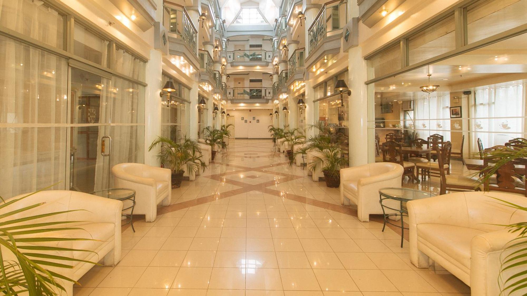 Royal Am Rei Hotel By Reddoorz Bacolod Exterior foto