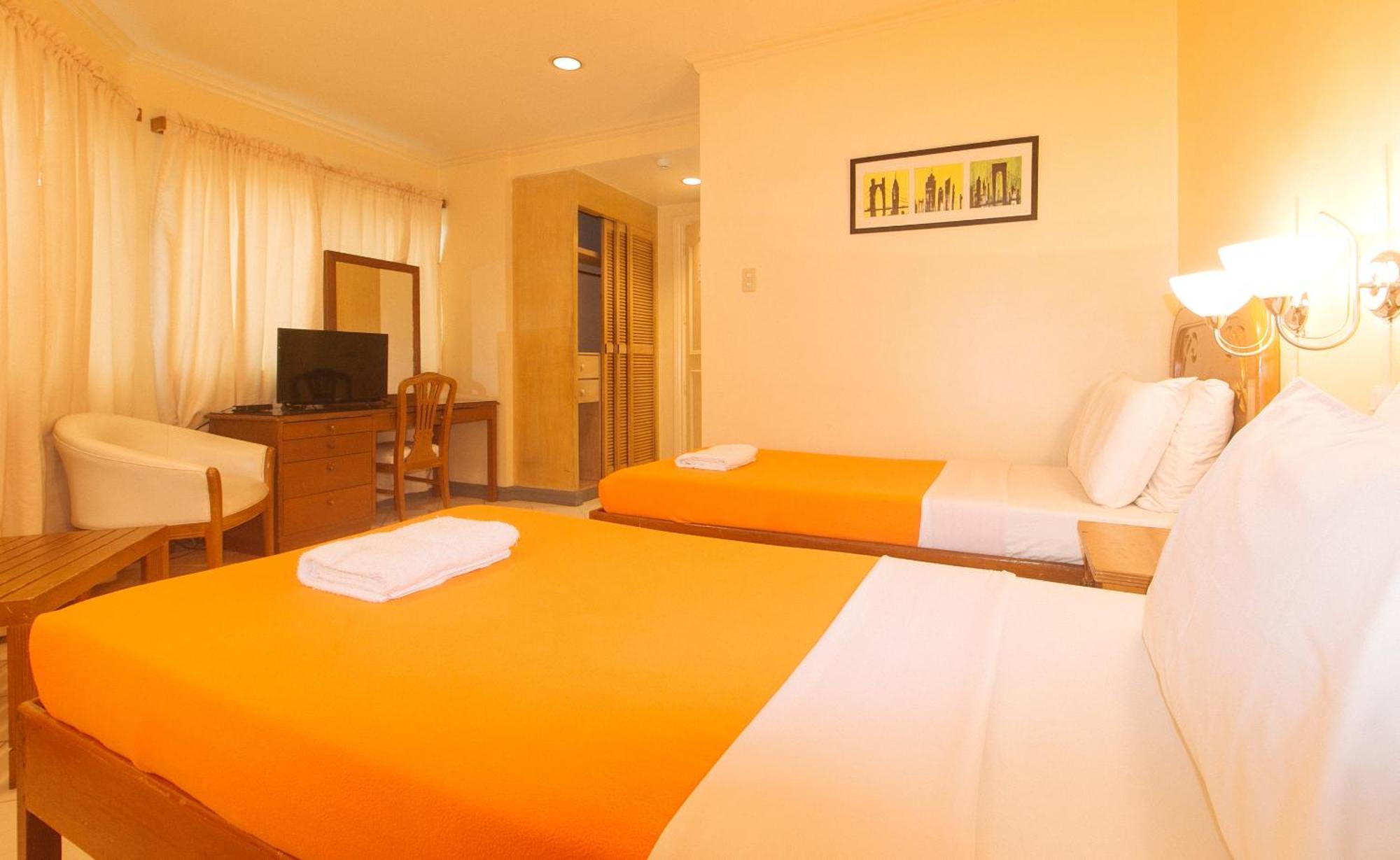 Royal Am Rei Hotel By Reddoorz Bacolod Exterior foto