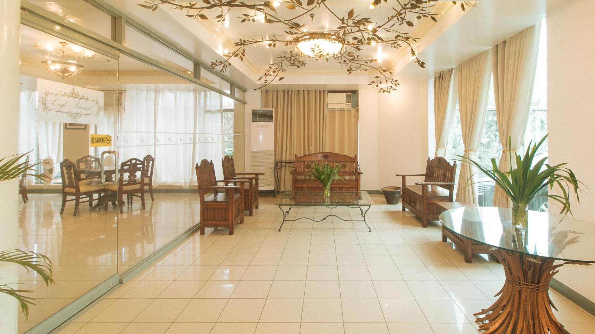 Royal Am Rei Hotel By Reddoorz Bacolod Exterior foto