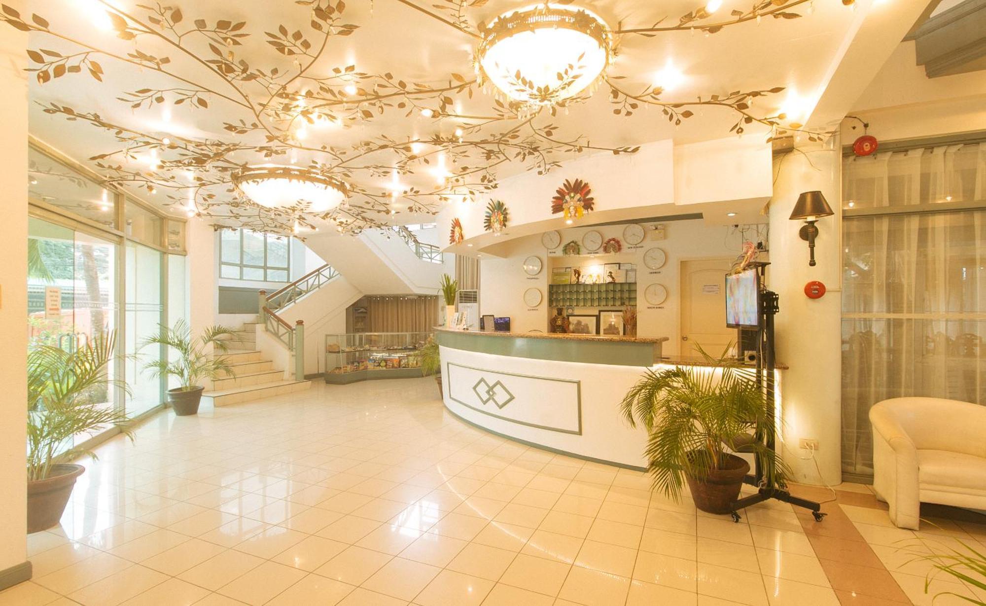 Royal Am Rei Hotel By Reddoorz Bacolod Exterior foto
